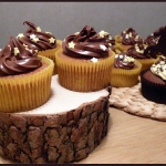 Cupcakes thème équitation chocolat glaçage vanille cheval figurine en chocolat Cupcakes banane vanille nutella
