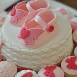 Baby shower cake chaussons fille (26)b